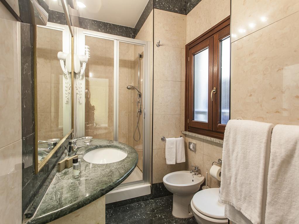 Hotel Regina Giovanna Roma Camera foto