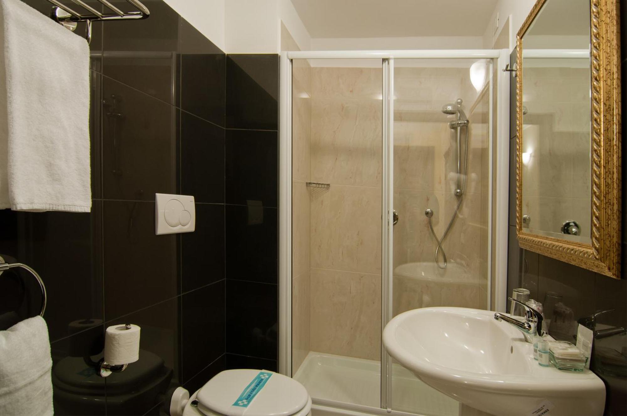 Hotel Regina Giovanna Roma Camera foto