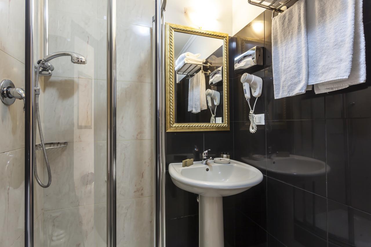 Hotel Regina Giovanna Roma Esterno foto