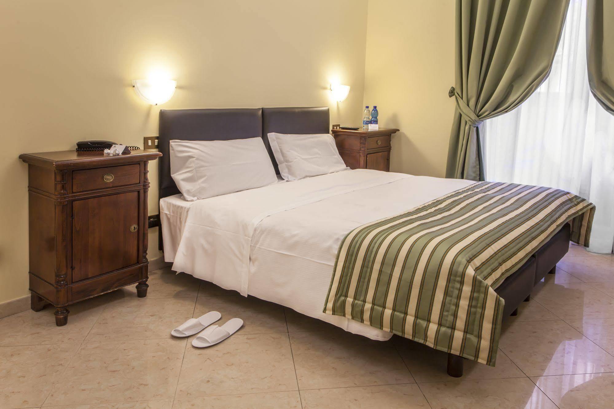 Hotel Regina Giovanna Roma Esterno foto