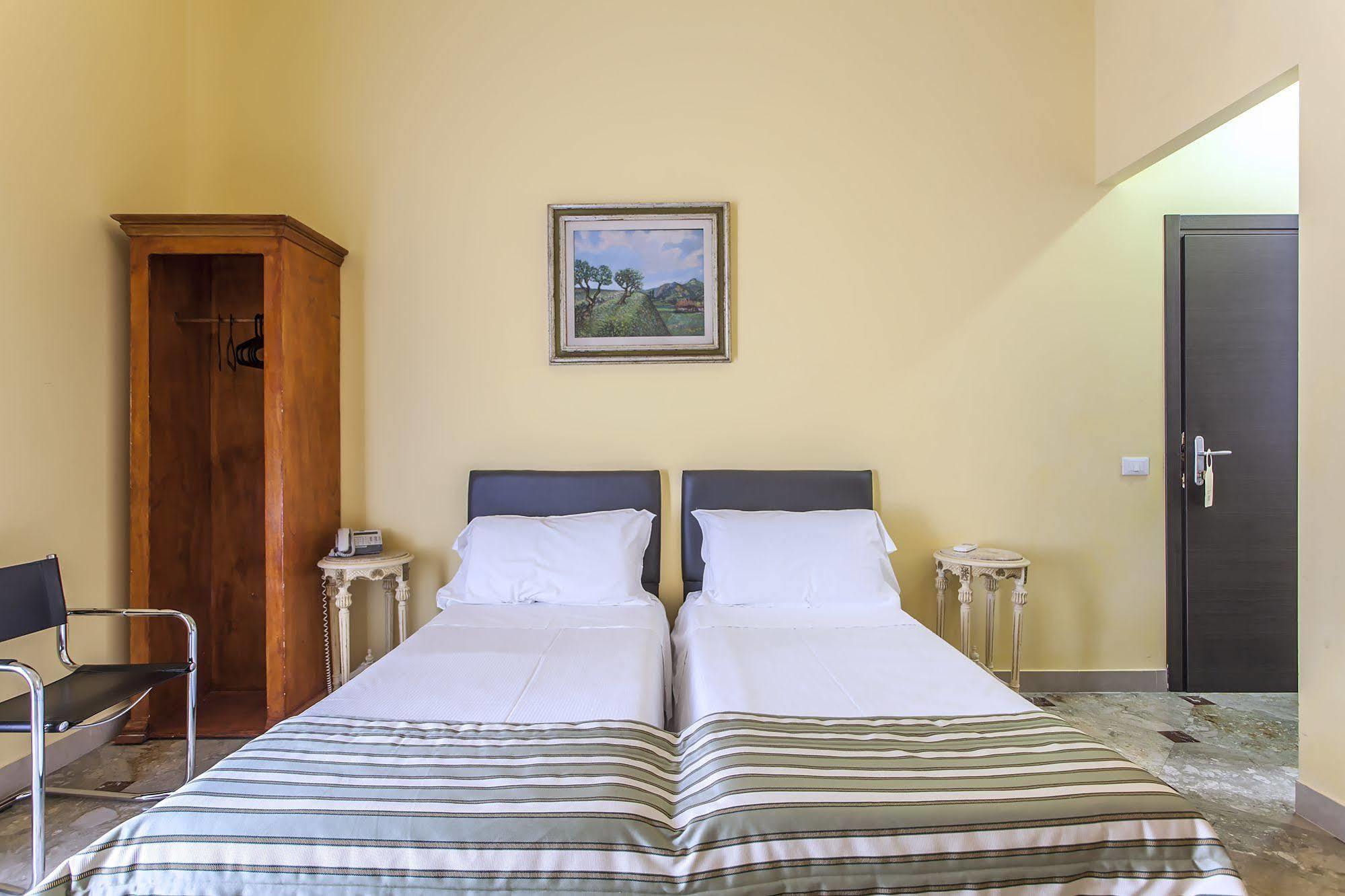 Hotel Regina Giovanna Roma Esterno foto