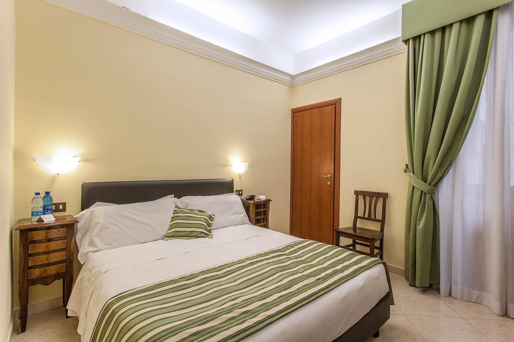 Hotel Regina Giovanna Roma Esterno foto